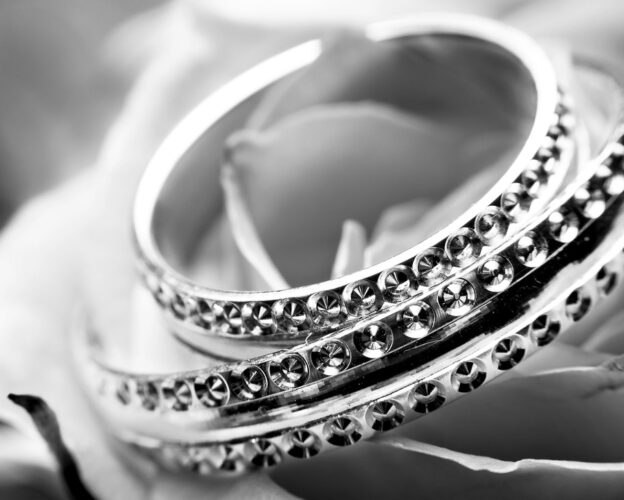 black-and-white-close-up-jewellery-jewelry-265906